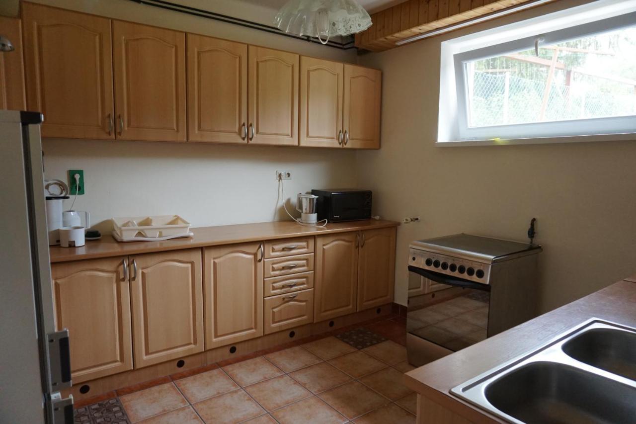 Apartmán Grosses Ferienhaus Plattensee Balaton - Nyaralo Haz 6 Szobaval, 5 Fuerdoszobaval, 3000 Nm Szolad Exteriér fotografie