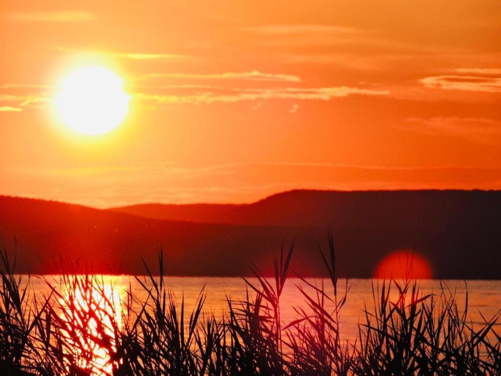 Apartmán Grosses Ferienhaus Plattensee Balaton - Nyaralo Haz 6 Szobaval, 5 Fuerdoszobaval, 3000 Nm Szolad Exteriér fotografie