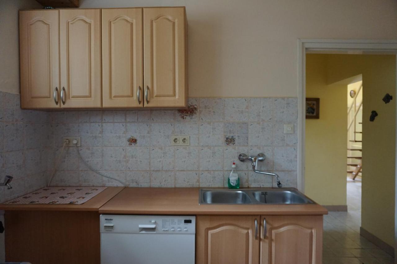 Apartmán Grosses Ferienhaus Plattensee Balaton - Nyaralo Haz 6 Szobaval, 5 Fuerdoszobaval, 3000 Nm Szolad Exteriér fotografie