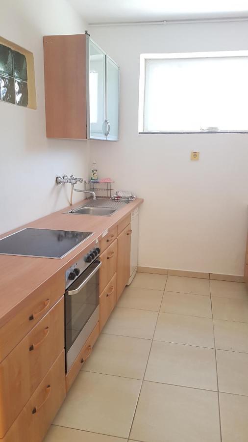Apartmán Grosses Ferienhaus Plattensee Balaton - Nyaralo Haz 6 Szobaval, 5 Fuerdoszobaval, 3000 Nm Szolad Exteriér fotografie