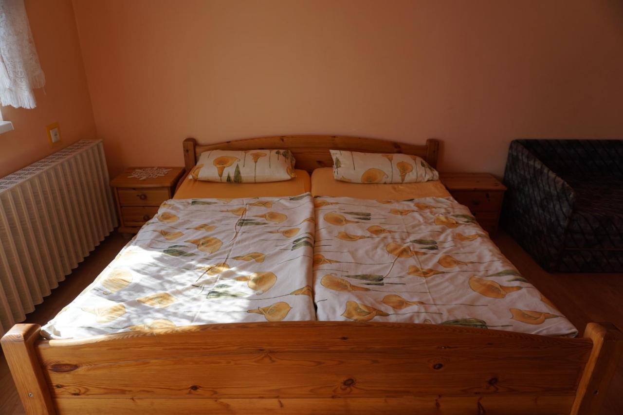 Apartmán Grosses Ferienhaus Plattensee Balaton - Nyaralo Haz 6 Szobaval, 5 Fuerdoszobaval, 3000 Nm Szolad Exteriér fotografie