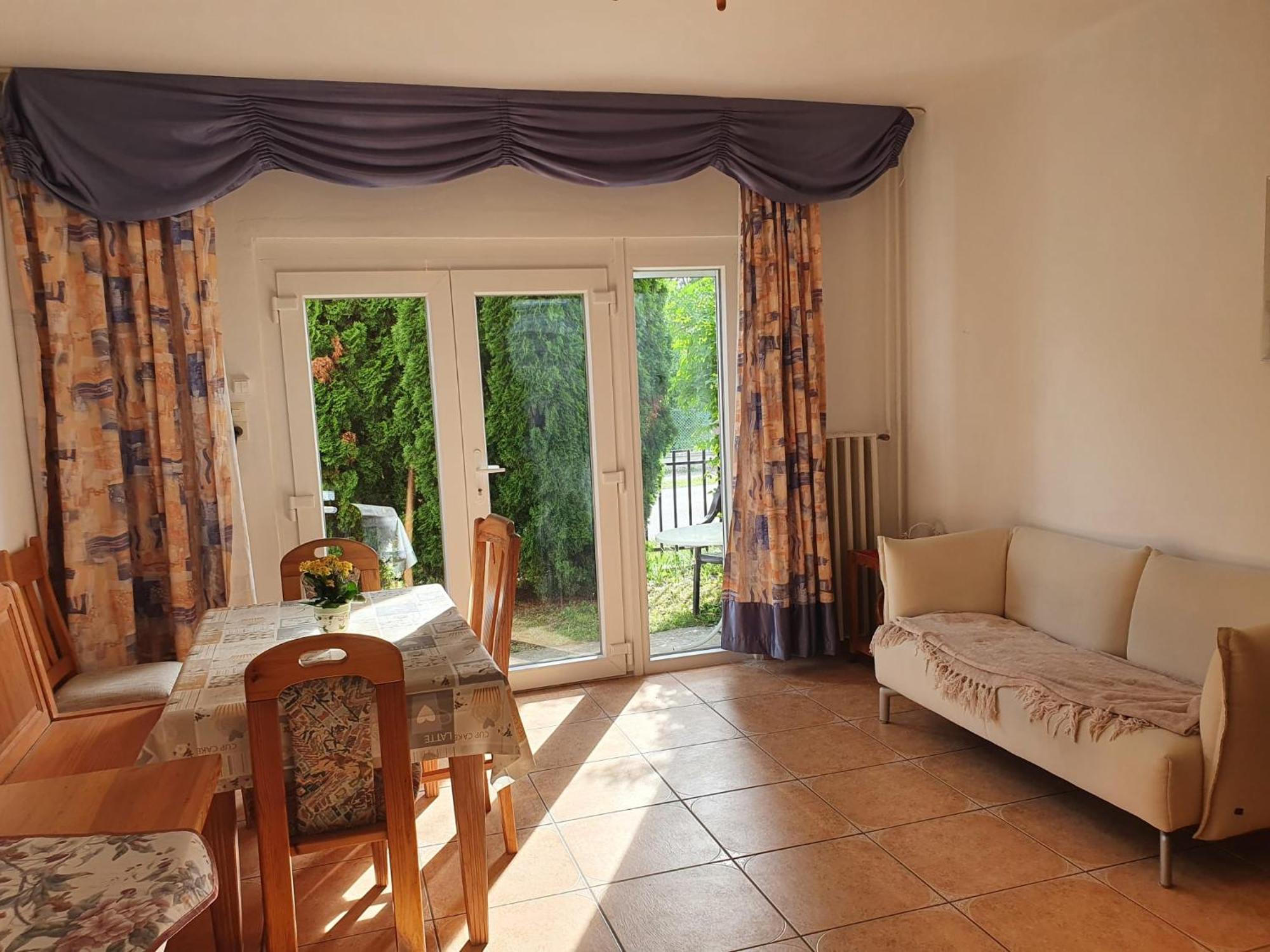 Apartmán Grosses Ferienhaus Plattensee Balaton - Nyaralo Haz 6 Szobaval, 5 Fuerdoszobaval, 3000 Nm Szolad Exteriér fotografie