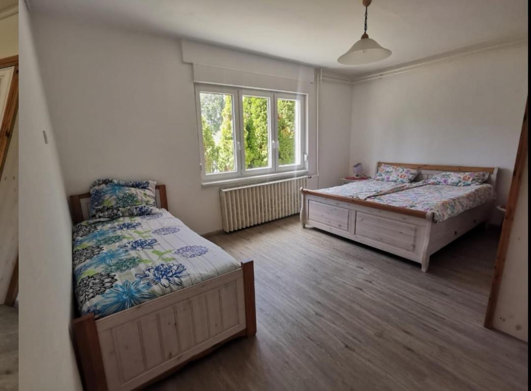 Apartmán Grosses Ferienhaus Plattensee Balaton - Nyaralo Haz 6 Szobaval, 5 Fuerdoszobaval, 3000 Nm Szolad Exteriér fotografie